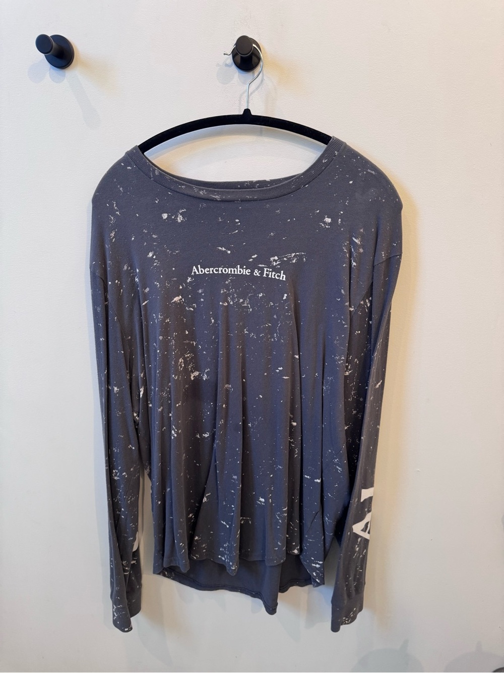 Abercrombie & Fitch Gray Tee with White Paint Splatter